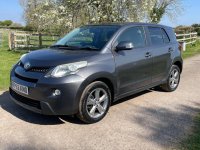 TOYOTA URBAN CRUISER